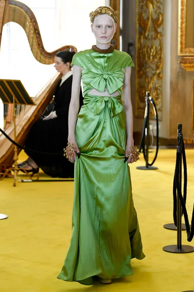 Look 32